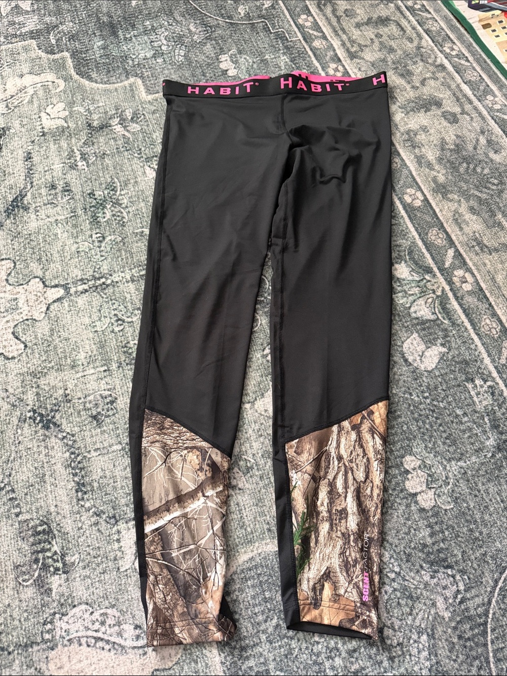 Habit Black Camo-Trim Performance Leggings